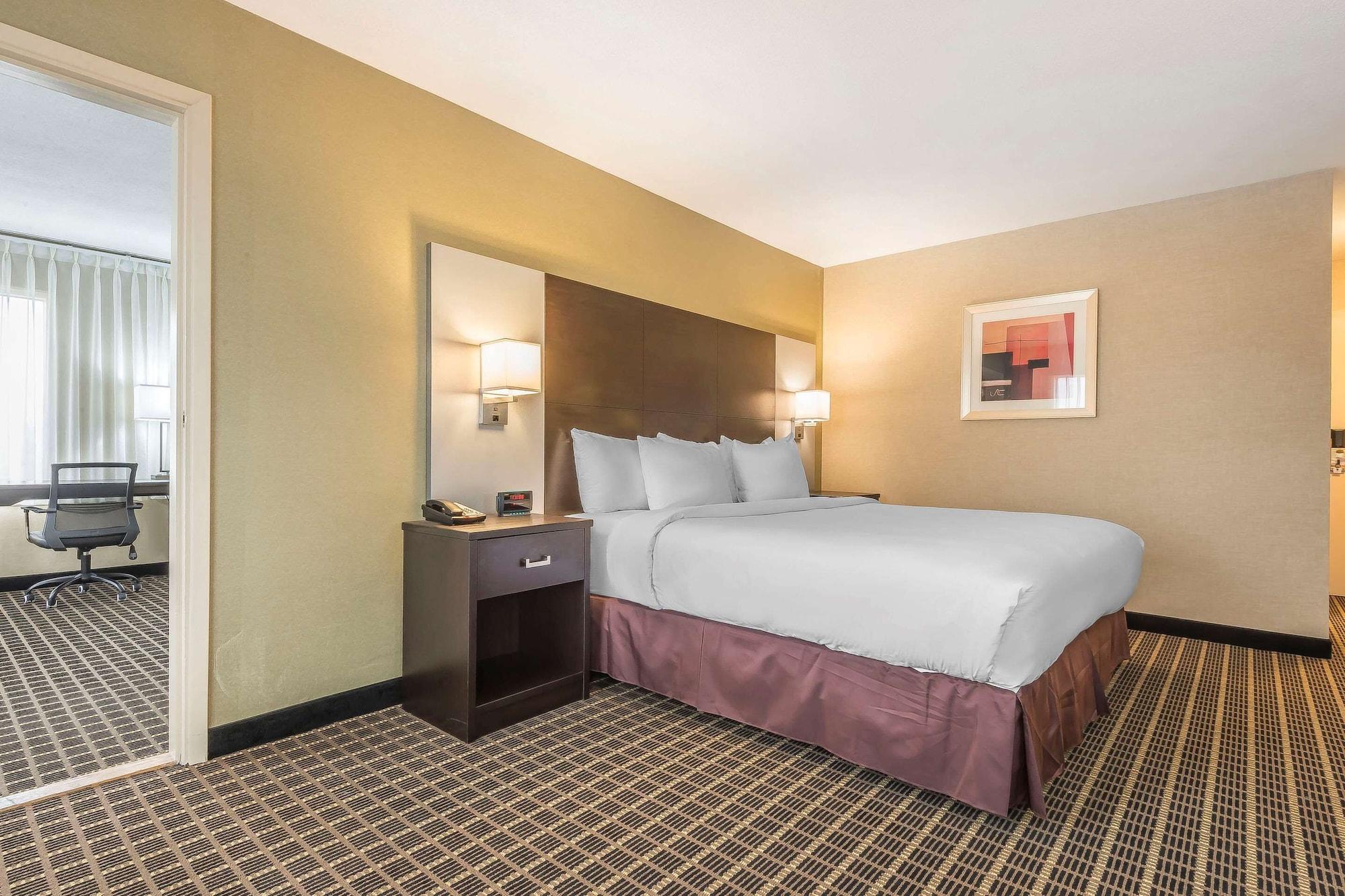 Quality Inn & Suites Downtown Windsor Extérieur photo