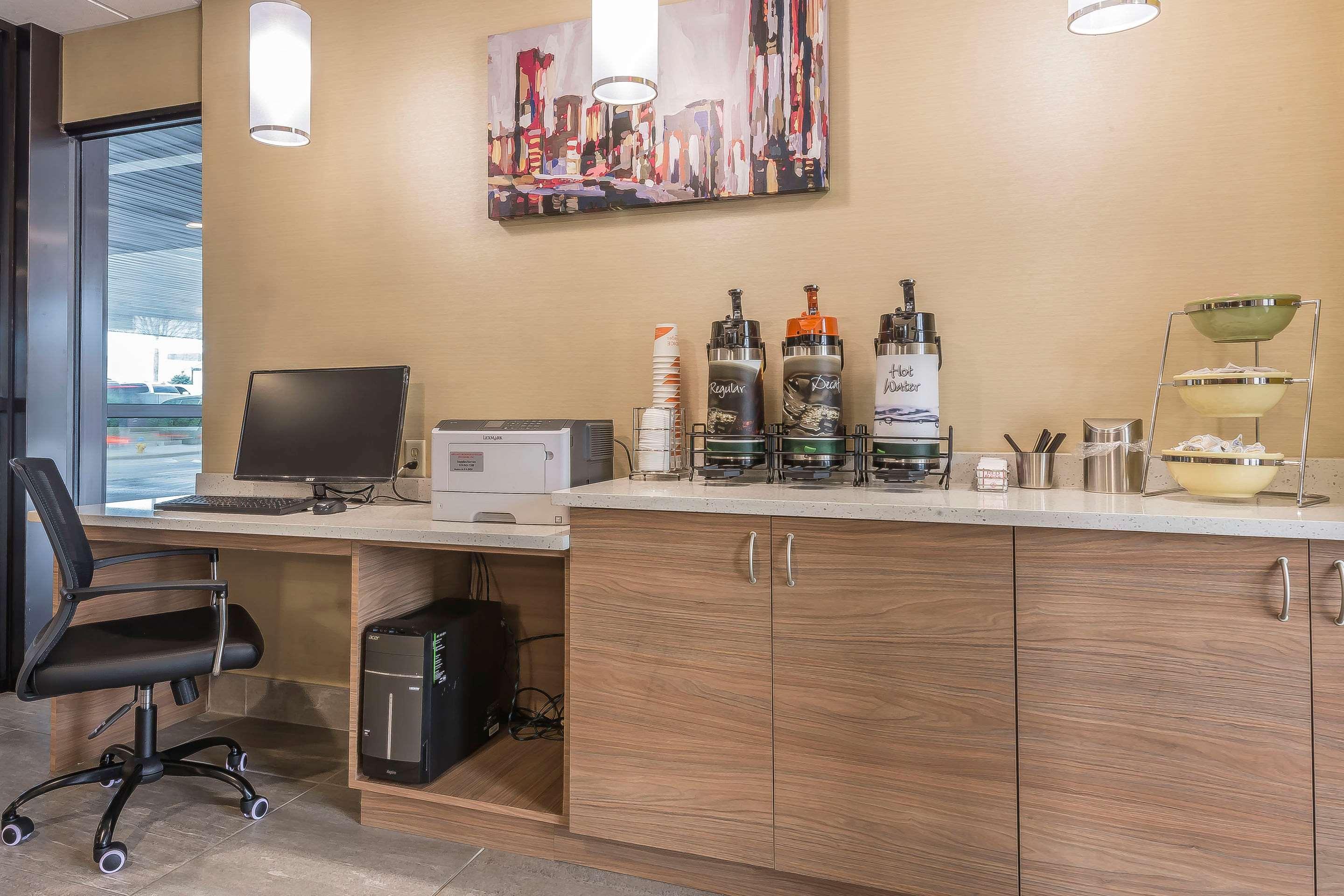 Quality Inn & Suites Downtown Windsor Extérieur photo